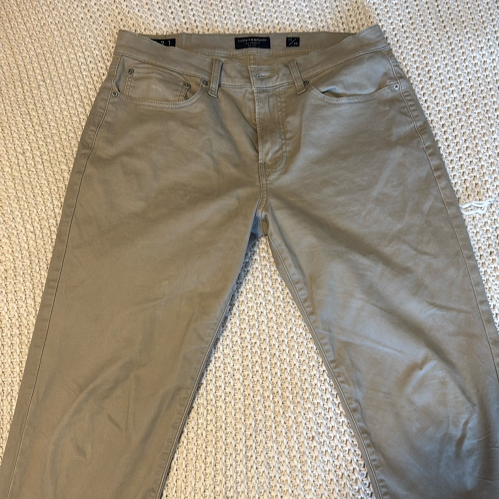 Lucky Brand Men’s 121 Slim Straight Chinos 33/30
